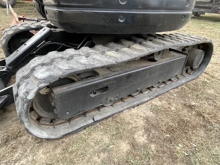 komatsu-28uu-2-mini-excavator-image-10