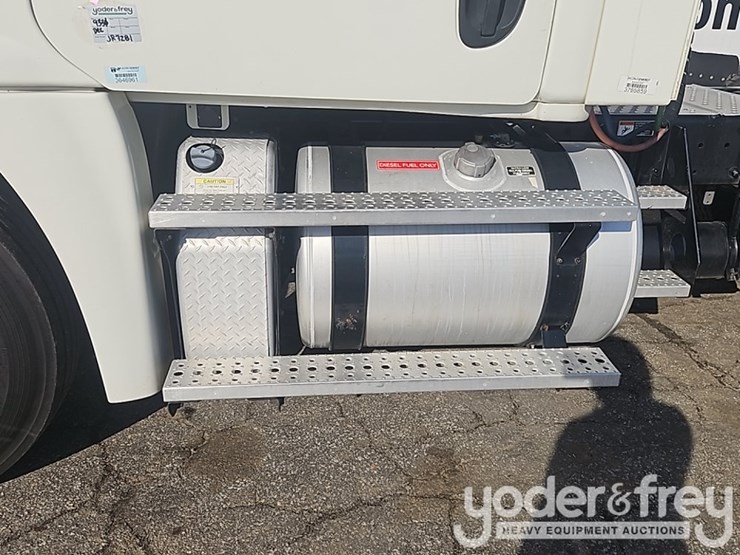 2018-freightliner-cascadia-image-21