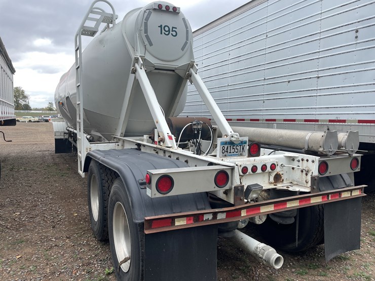 heil-trailer-image-2