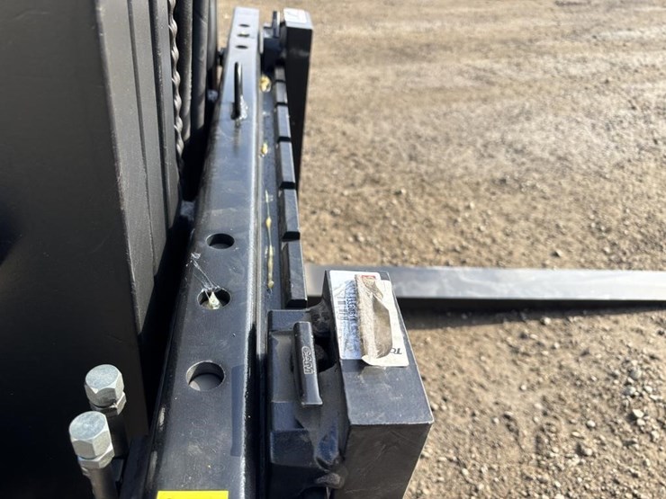 2020-toyota-8fg35u-image-12