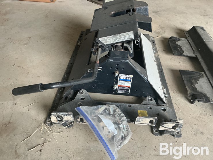 reese-30033-hitch-system-image-14