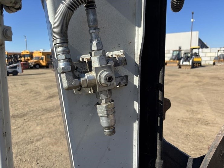 takeuchi-tb240-image-15