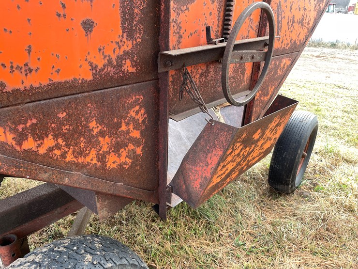 #206-•-kory-gravity-box-on-running-gear-(boyceville,-wi)-image-30