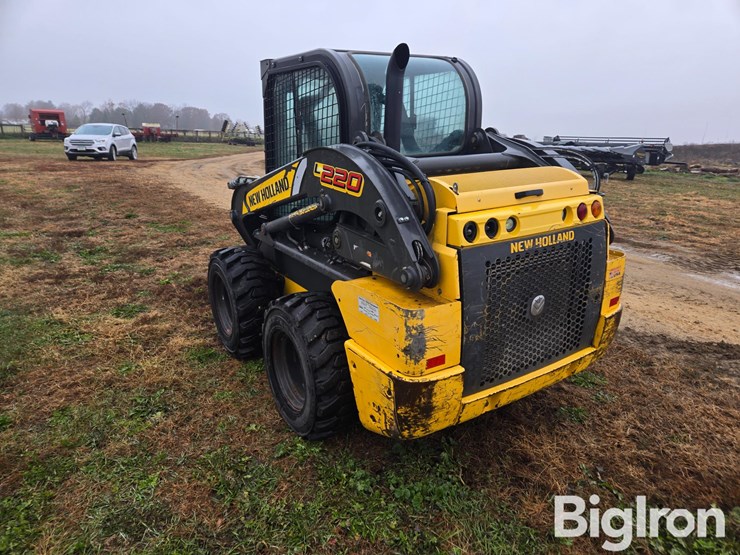 new-holland-l220-image-7