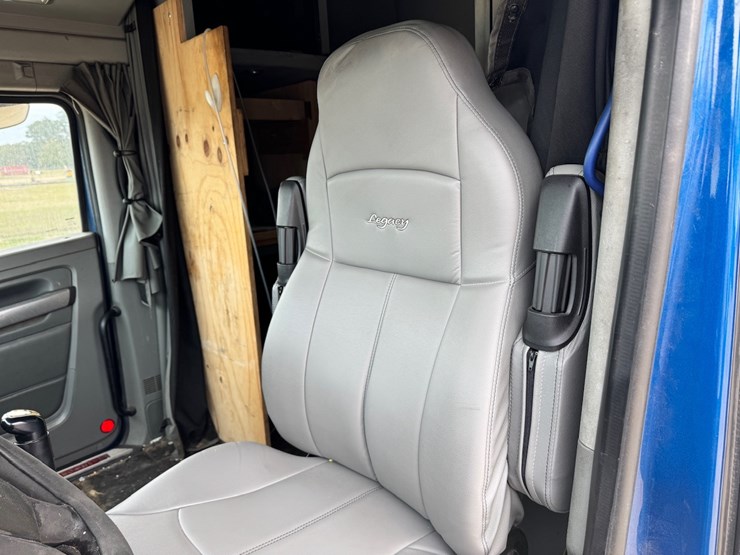 2016-kenworth-t680-image-19