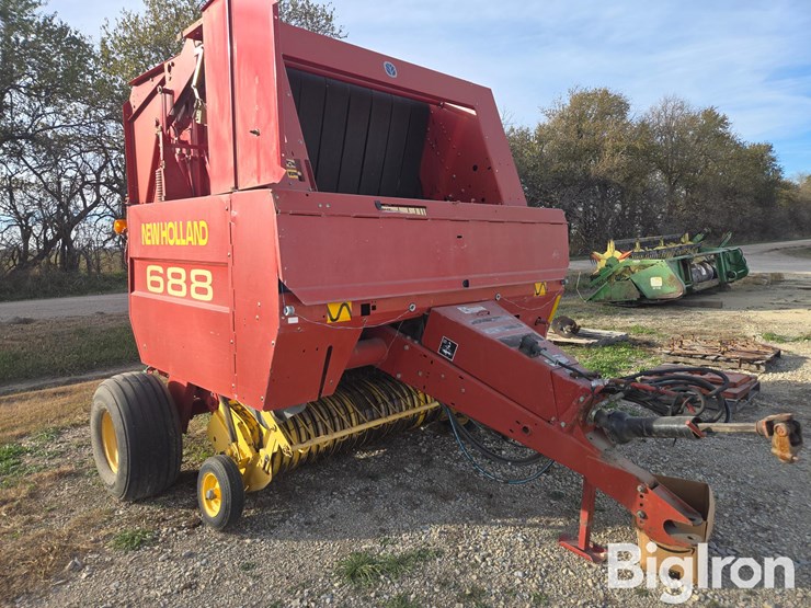 new-holland-688-image-3