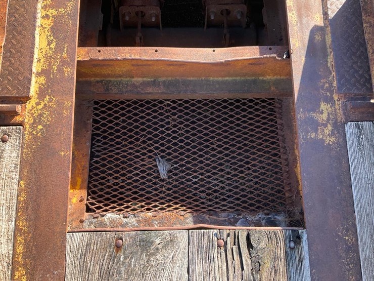 #2100-•-1967-beaver-flatbed-semi-trailer-image-33