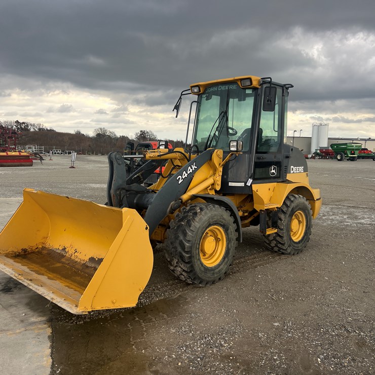 DEERE 244K