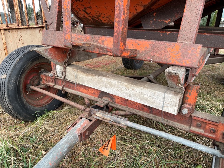 #206-•-kory-gravity-box-on-running-gear-(boyceville,-wi)-image-11