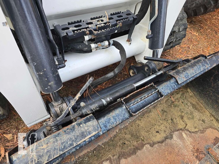 bobcat-t870-image-18