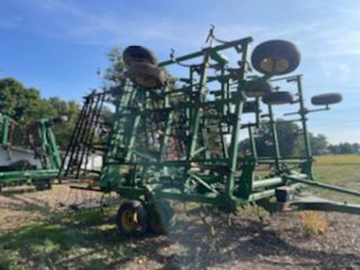 john-deere-2210-image-5