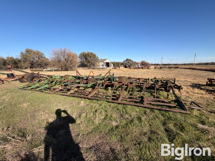 john-deere-32-image-6