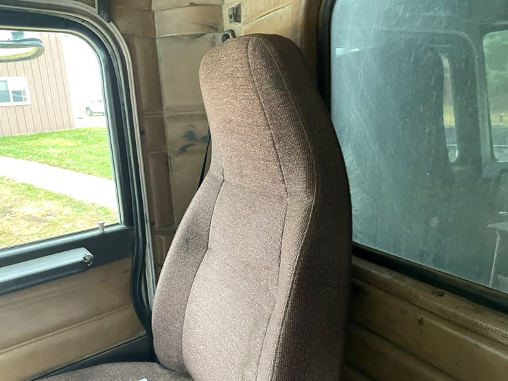 peterbilt-357-image-65