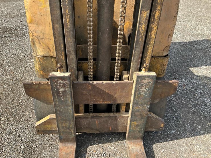 #1351-•-allis-chalmers-forklift-image-11