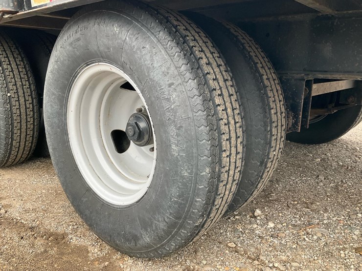 #2150-•-2017-roadster-trailer-with-a-farma-c6,-3-g2-loader-image-16