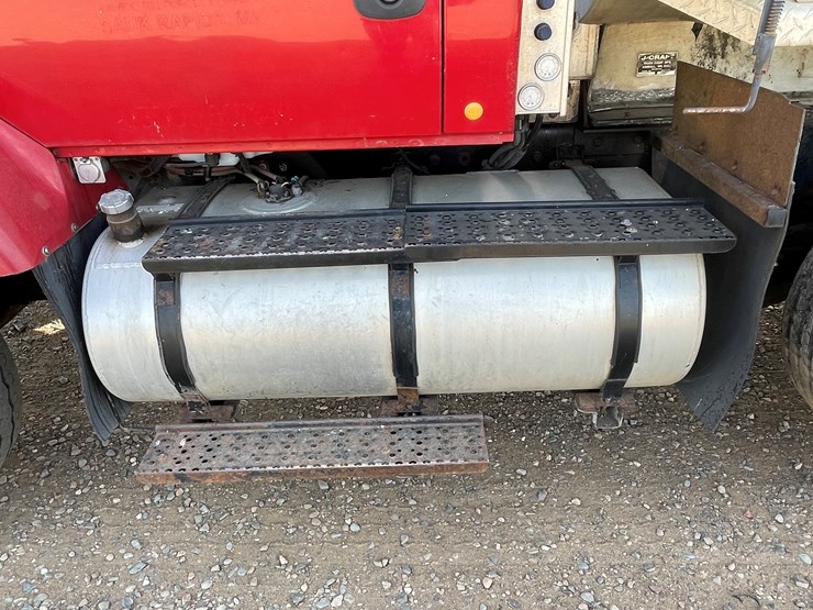 international-7400-image-14