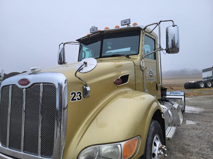 2012-peterbilt-386-image-10