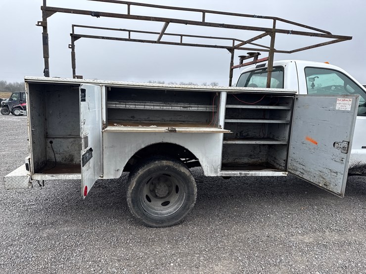 ford-f550-xl-image-13