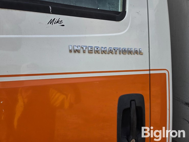 international-7400-image-12