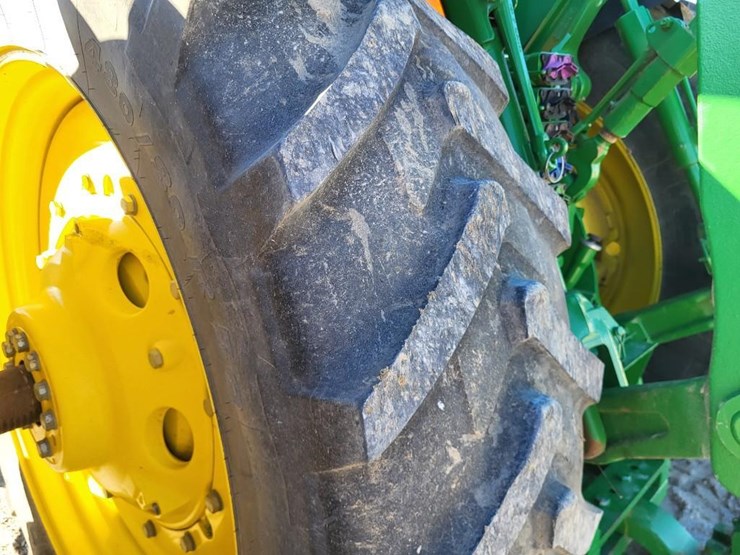 john-deere-8335r-image-24