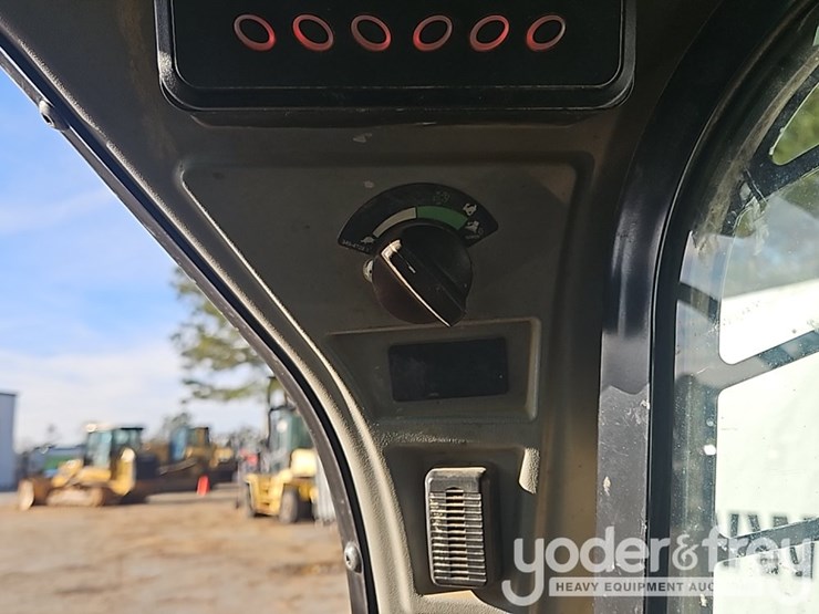 2017-caterpillar-299d2-image-33