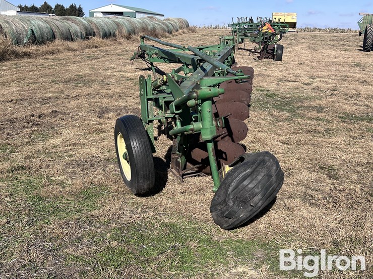 john-deere-8-image-6