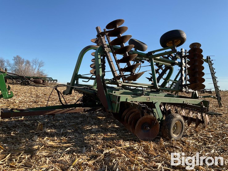 john-deere-235-image-1