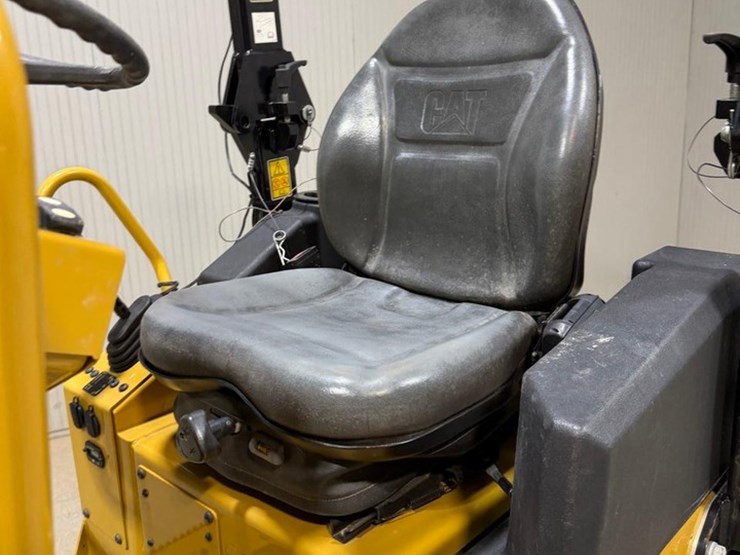 2019-caterpillar-cb1.7-image-18