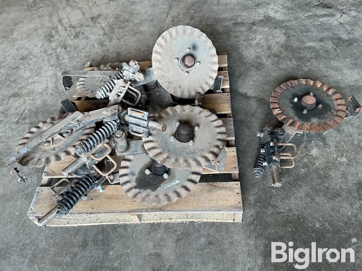 yetter-fertilizer-opening-disks-image-4