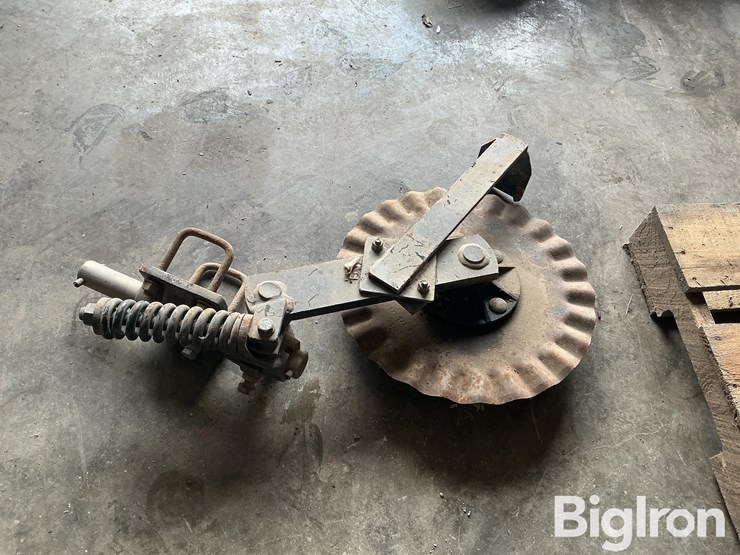 yetter-fertilizer-opening-disks-image-17