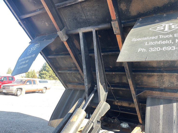 2010-ford-f550-image-36