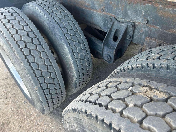 western-star-4964f-image-38