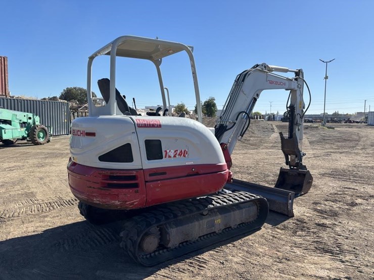 takeuchi-tb240-image-3