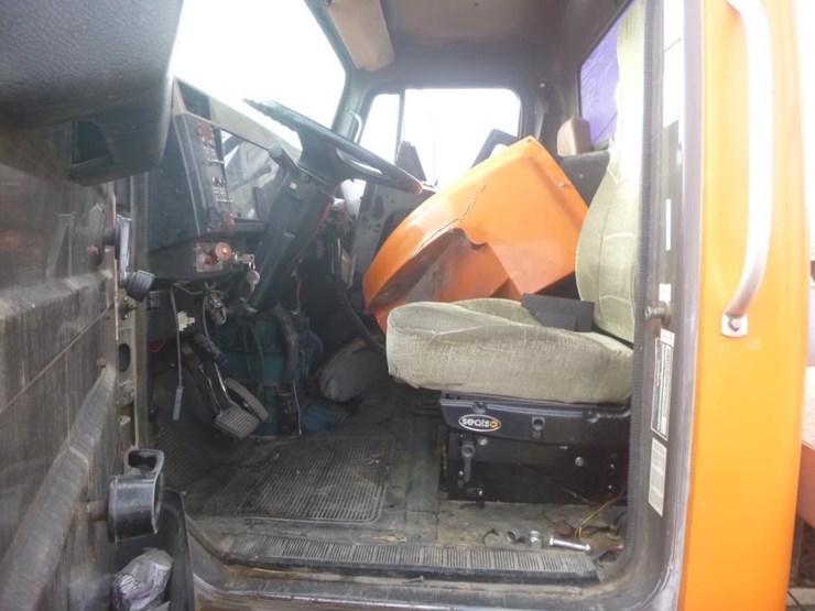 international-4700-image-9