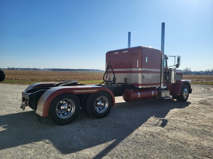 peterbilt-389-image-5
