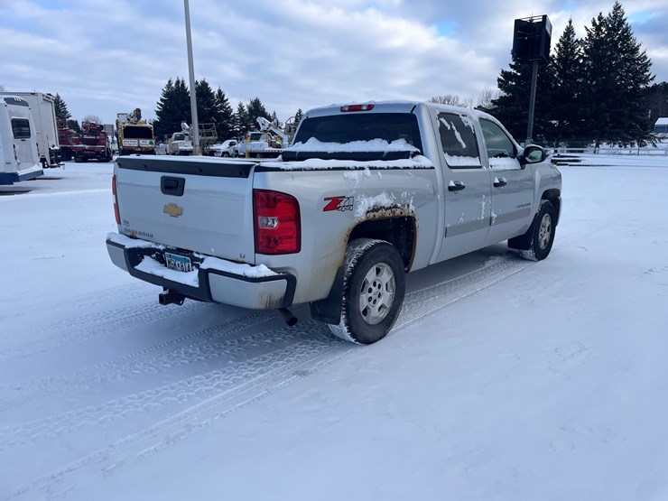 #1158-•-2013-silverado-1500-pickup-truck-(has-mn-title)-image-5