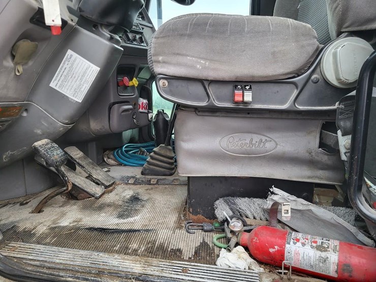 2012-peterbilt-386-image-42