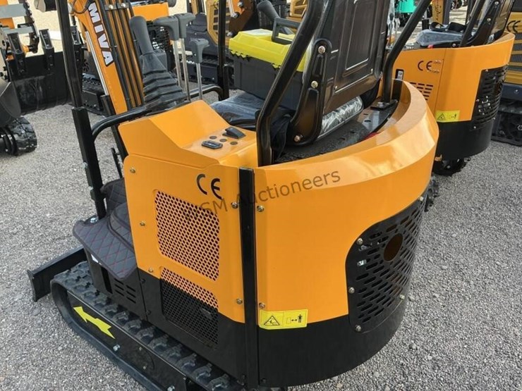 2025-miva-15-mini-excavator-image-10
