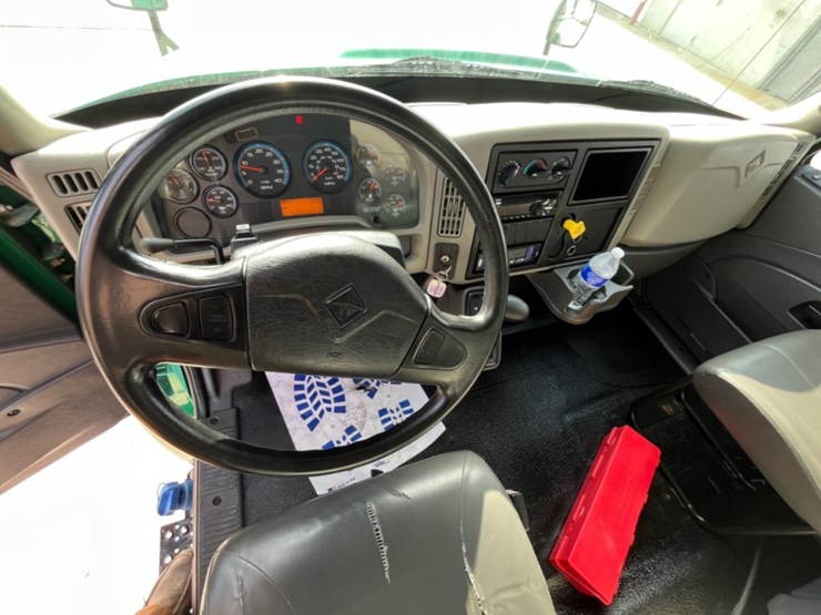 2019-international-durastar-4300-image-19