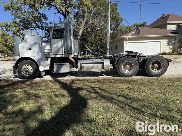 2008-peterbilt-388-image-8