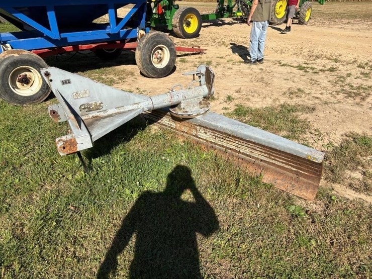 hiniker-sb2-9'-blade-image-3