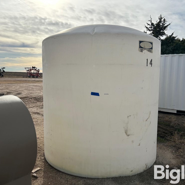 3,000-Gallon Flat Bottom Tank