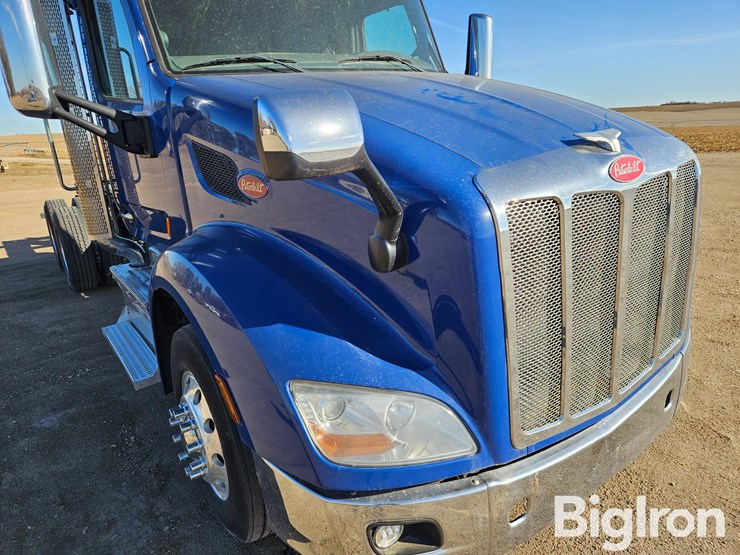 peterbilt-579-image-11