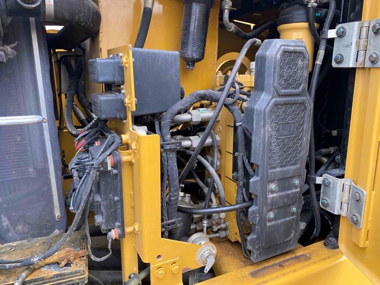 caterpillar-307.5-image-27