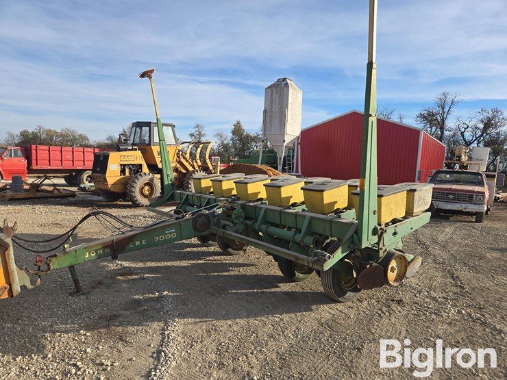 john-deere-7000-image-1