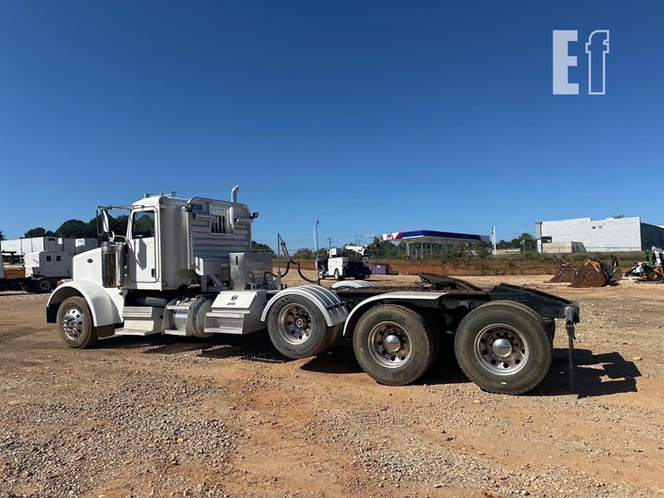 2012-peterbilt-367-image-4