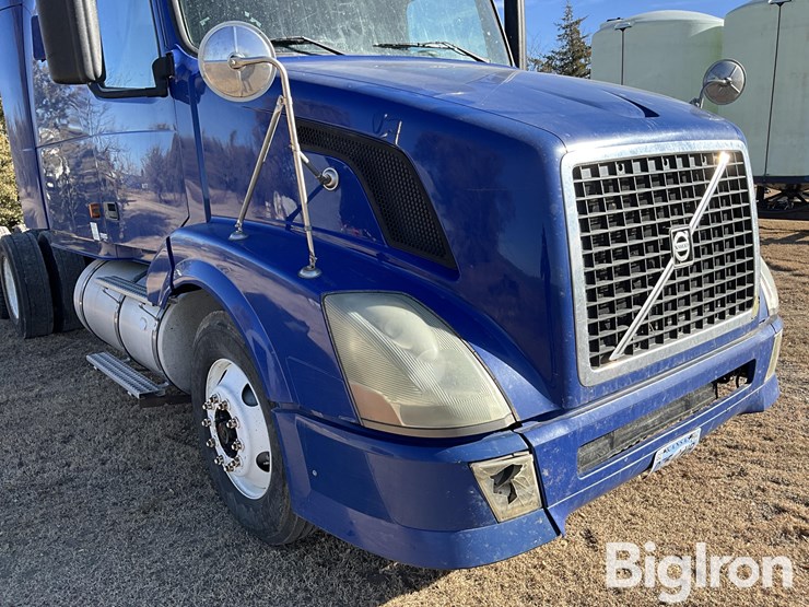 2006-volvo-vnl-sleeper-t/a-truck-tractor-image-12