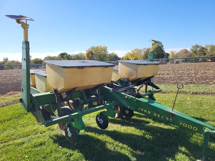 john-deere-7000-image-1