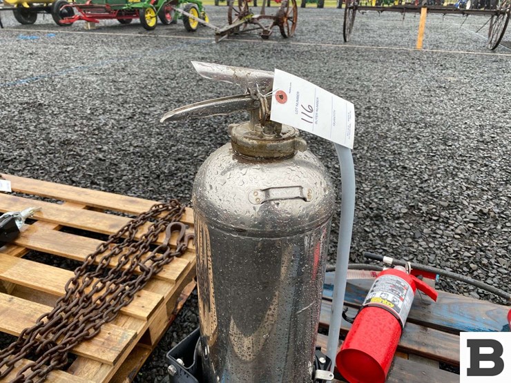 (2)-water-fire-extinguishers,-(2)-ansul-sentry-fire-extinguishers-image-4