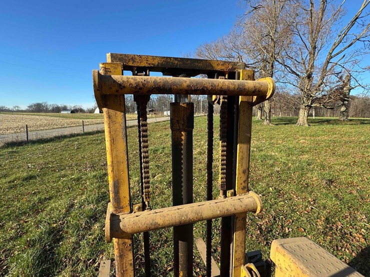 massey-ferguson-2500-image-25